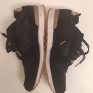 BLACK/ROSE GOLD SKECHERS- SIZE 11
